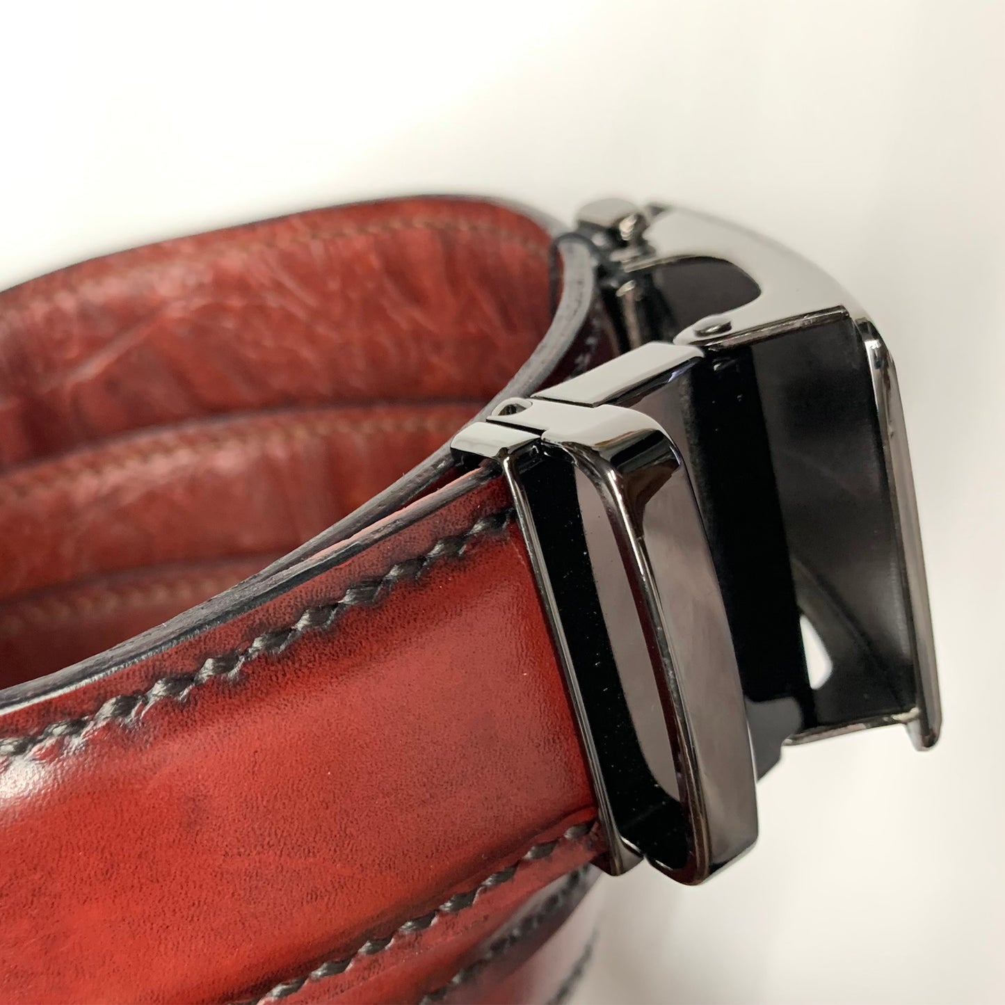 Reddish Enduring Classic: Hand-Stitched Leather Belt